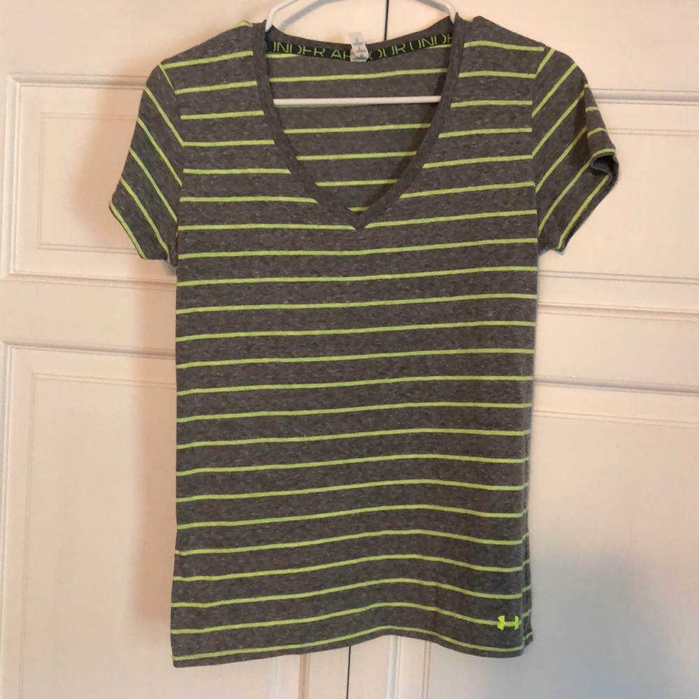 Under Armour Women’s Fitted V-Neck T-Shirt